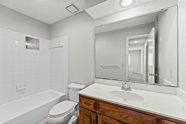 10810 W 116th Street, Overland Park, KS 66210
