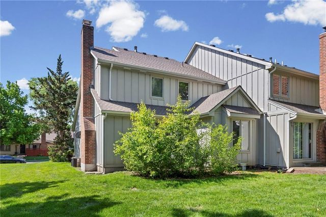 10810 W 116th Street, Overland Park, KS 66210