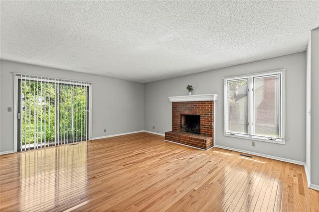 10810 W 116th Street, Overland Park, KS 66210