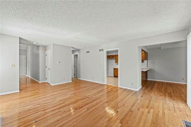 10810 W 116th Street, Overland Park, KS 66210
