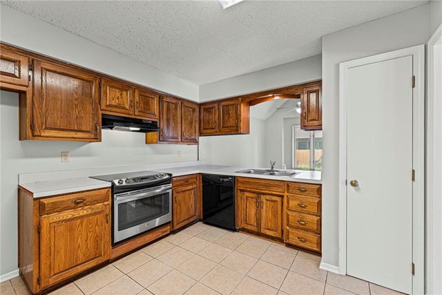 10810 W 116th Street, Overland Park, KS 66210