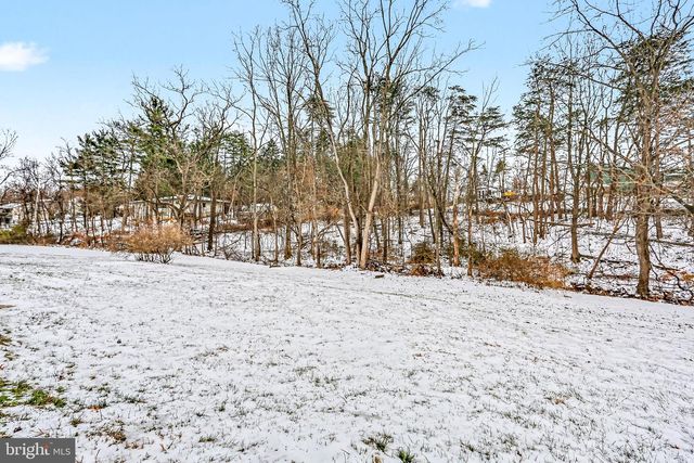 3827 OVER DR, Harrisburg, PA 17109