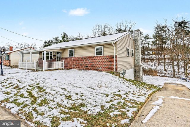 3827 OVER DR, Harrisburg, PA 17109