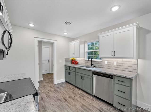 226 W Price Avenue, Oologah, OK 74053