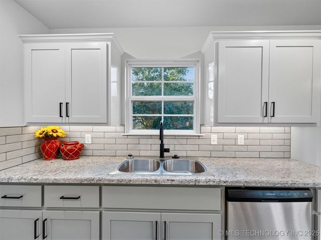 226 W Price Avenue, Oologah, OK 74053