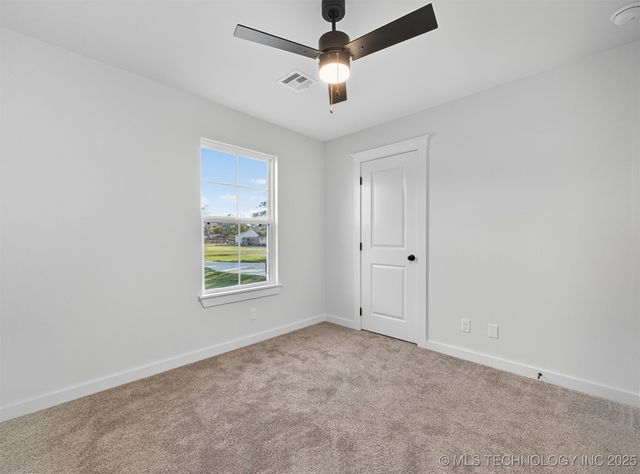 226 W Price Avenue, Oologah, OK 74053