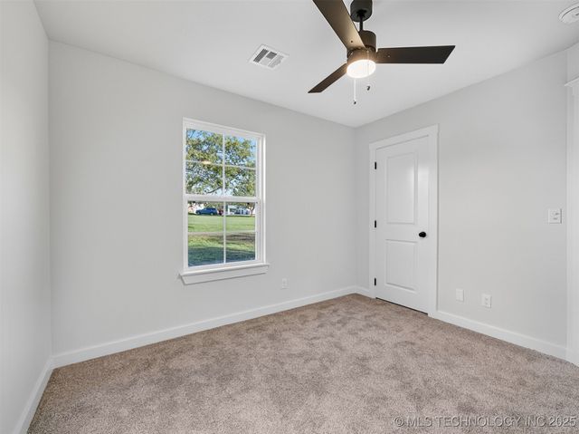 226 W Price Avenue, Oologah, OK 74053