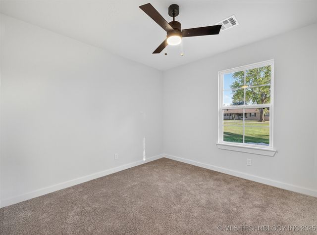 226 W Price Avenue, Oologah, OK 74053