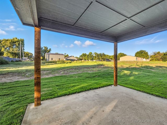 226 W Price Avenue, Oologah, OK 74053