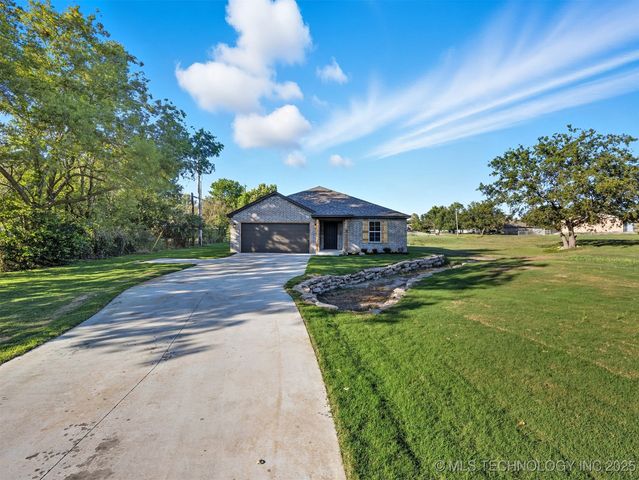 226 W Price Avenue, Oologah, OK 74053