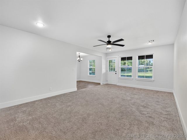 226 W Price Avenue, Oologah, OK 74053