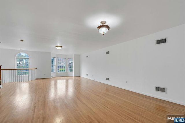 29 Prospect Street, Palisades Park, NJ 07650