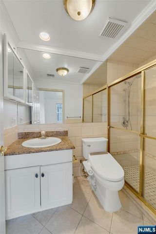 29 Prospect Street, Palisades Park, NJ 07650