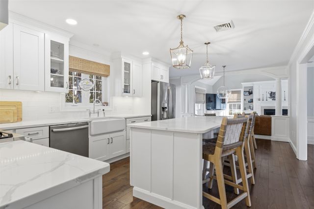 19 Autumn Glen Circle, Nashua, NH 03062