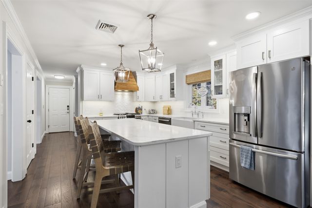 19 Autumn Glen Circle, Nashua, NH 03062