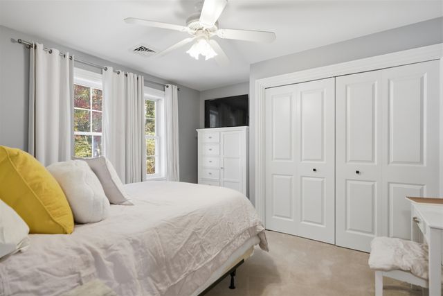 19 Autumn Glen Circle, Nashua, NH 03062