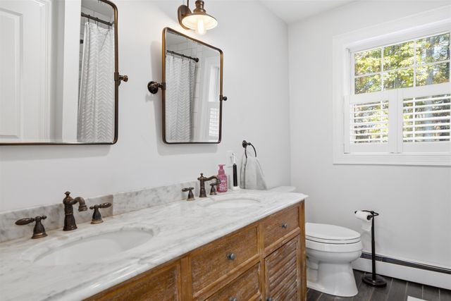 19 Autumn Glen Circle, Nashua, NH 03062