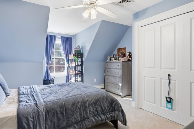 19 Autumn Glen Circle, Nashua, NH 03062