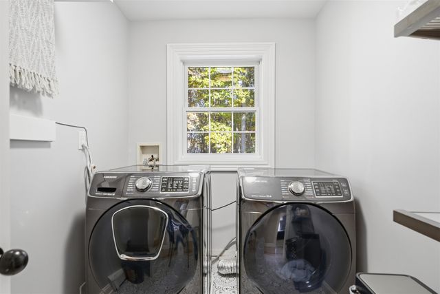 19 Autumn Glen Circle, Nashua, NH 03062