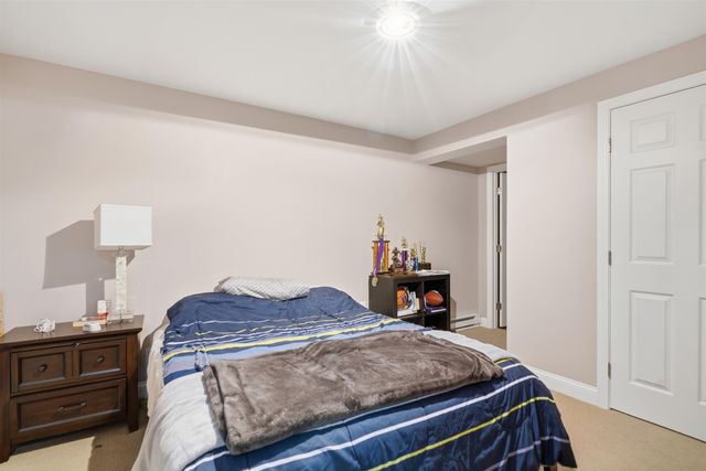 19 Autumn Glen Circle, Nashua, NH 03062