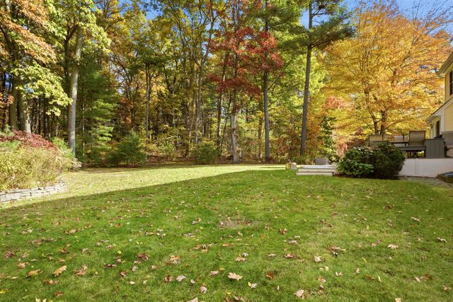 19 Autumn Glen Circle, Nashua, NH 03062