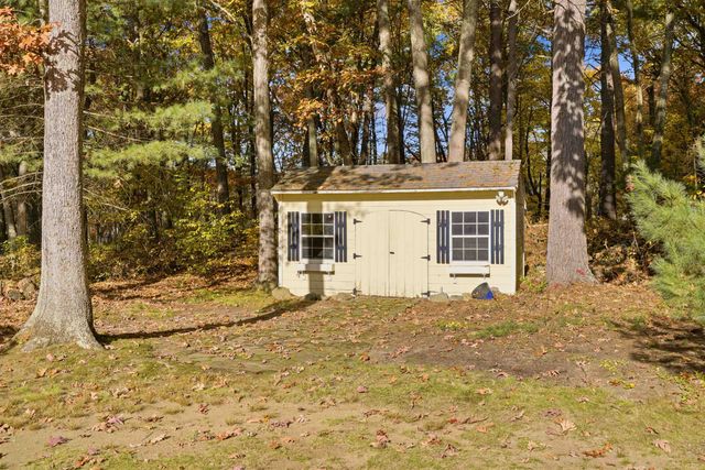 19 Autumn Glen Circle, Nashua, NH 03062
