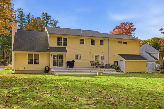 19 Autumn Glen Circle, Nashua, NH 03062