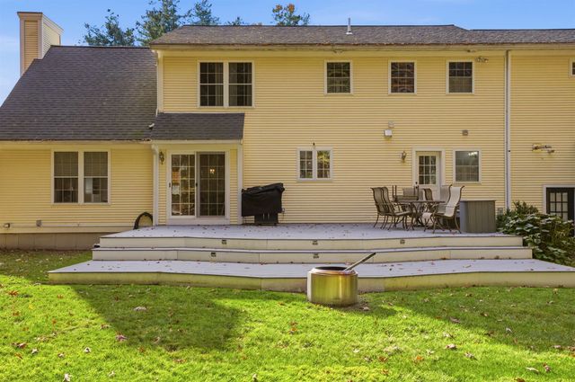 19 Autumn Glen Circle, Nashua, NH 03062