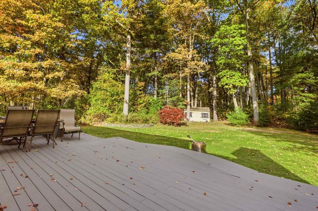 19 Autumn Glen Circle, Nashua, NH 03062