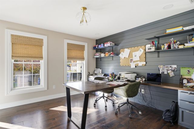 19 Autumn Glen Circle, Nashua, NH 03062