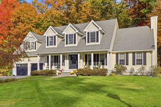 19 Autumn Glen Circle, Nashua, NH 03062