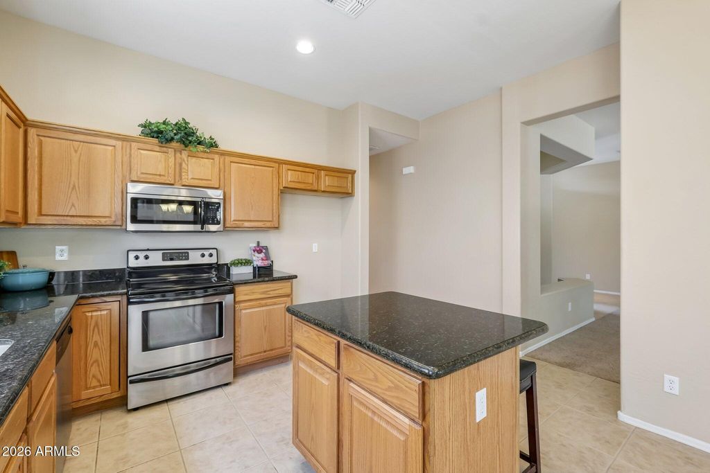 Image 11 of property listing at 3349 W MONTELLO Road, Phoenix, AZ 85086