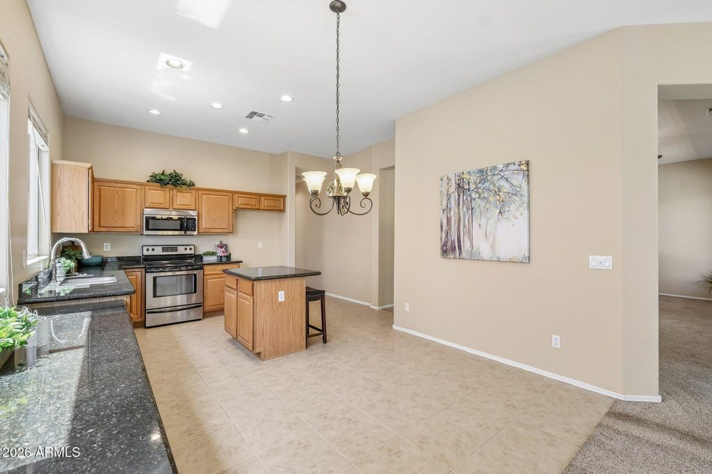 Image 13 of property listing at 3349 W MONTELLO Road, Phoenix, AZ 85086