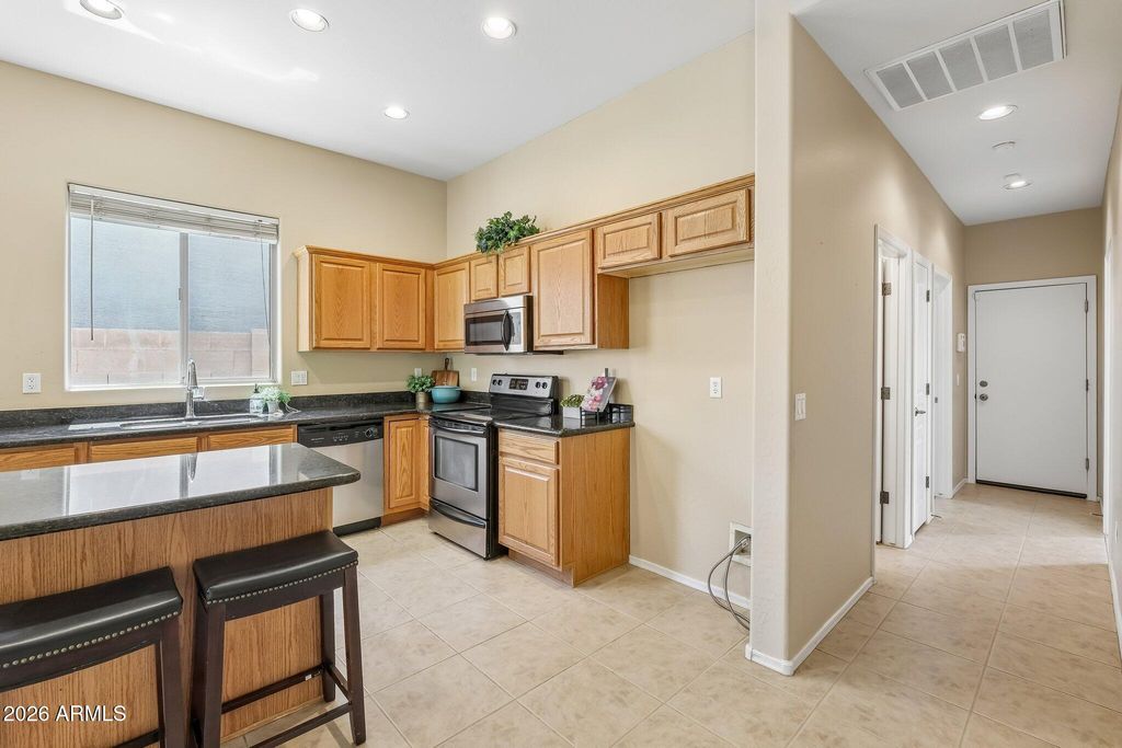 Image 14 of property listing at 3349 W MONTELLO Road, Phoenix, AZ 85086