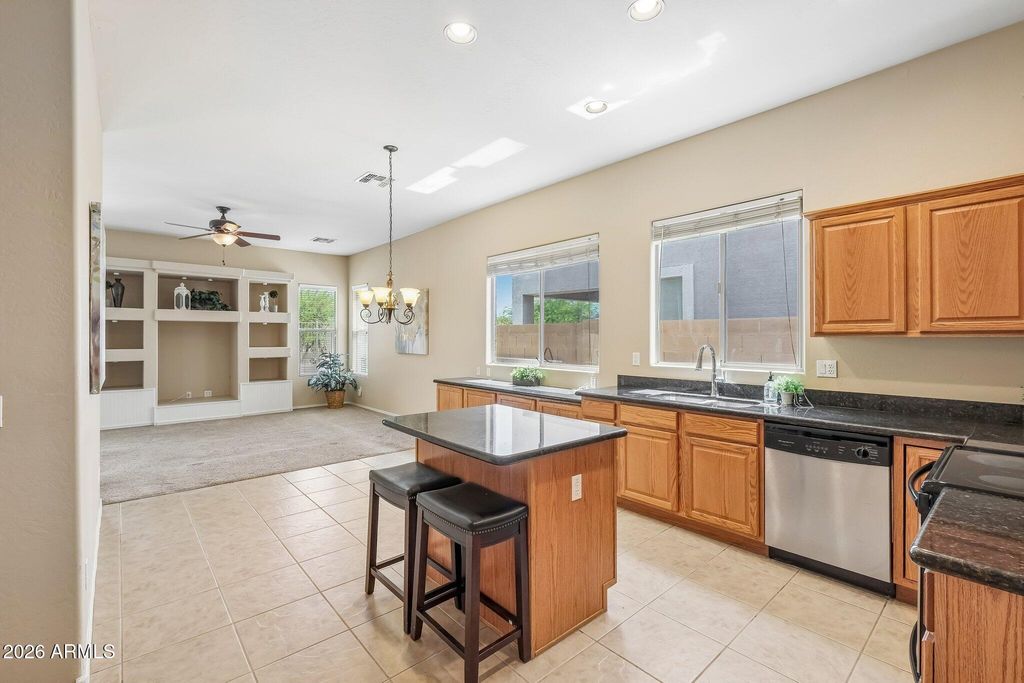 Image 17 of property listing at 3349 W MONTELLO Road, Phoenix, AZ 85086