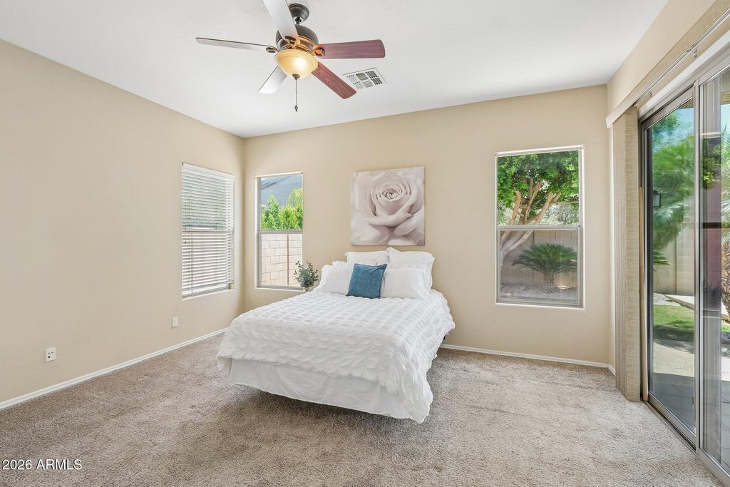 Image 20 of property listing at 3349 W MONTELLO Road, Phoenix, AZ 85086