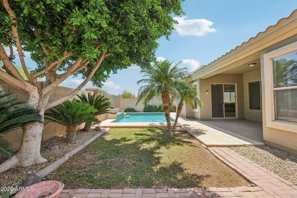 Image 33 of property listing at 3349 W MONTELLO Road, Phoenix, AZ 85086