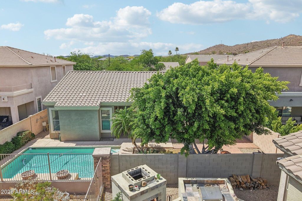 Image 42 of property listing at 3349 W MONTELLO Road, Phoenix, AZ 85086