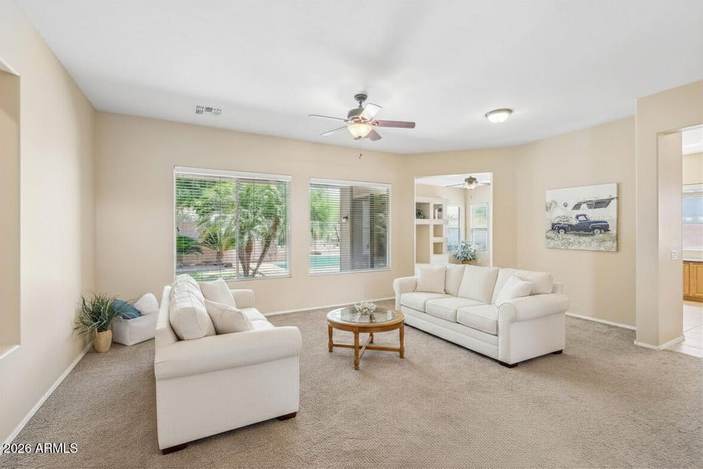 Image 6 of property listing at 3349 W MONTELLO Road, Phoenix, AZ 85086