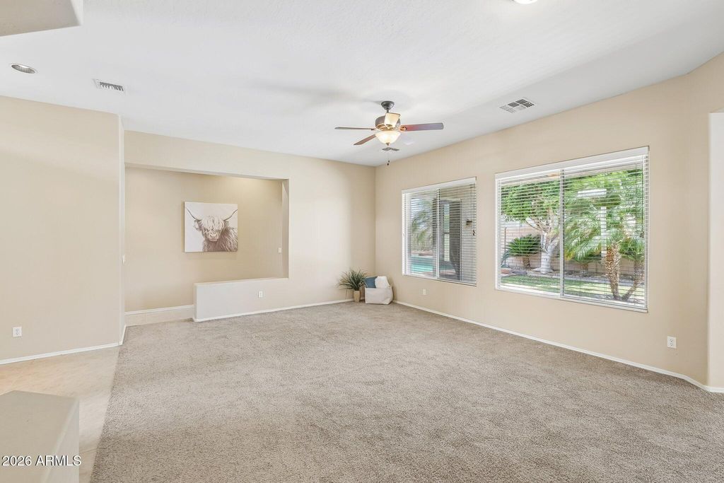 Image 8 of property listing at 3349 W MONTELLO Road, Phoenix, AZ 85086