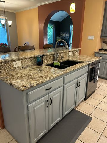 2811 Caprice Avenue, Denison, TX 75020