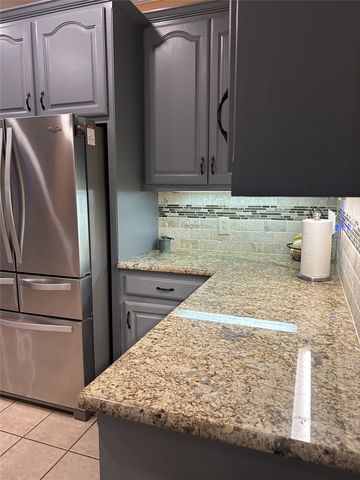 2811 Caprice Avenue, Denison, TX 75020