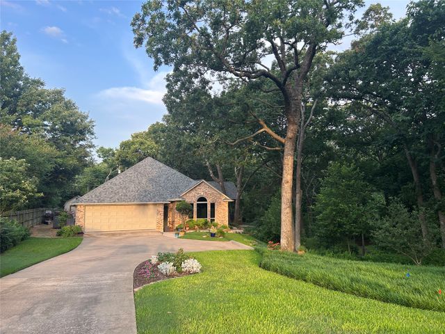 2811 Caprice Avenue, Denison, TX 75020