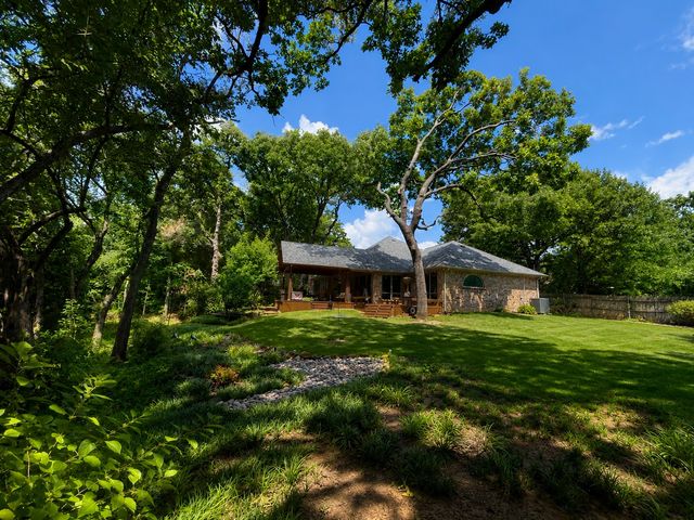 2811 Caprice Avenue, Denison, TX 75020