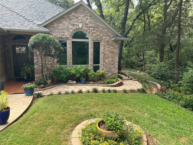 2811 Caprice Avenue, Denison, TX 75020