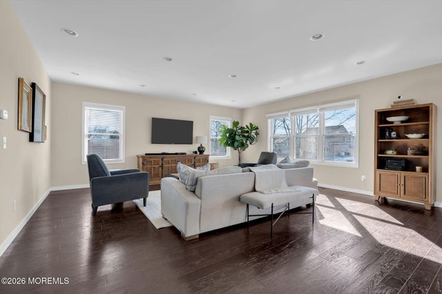 42 Harbor View Lane, Toms River, NJ 08753