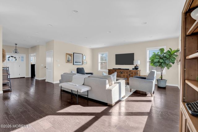 42 Harbor View Lane, Toms River, NJ 08753