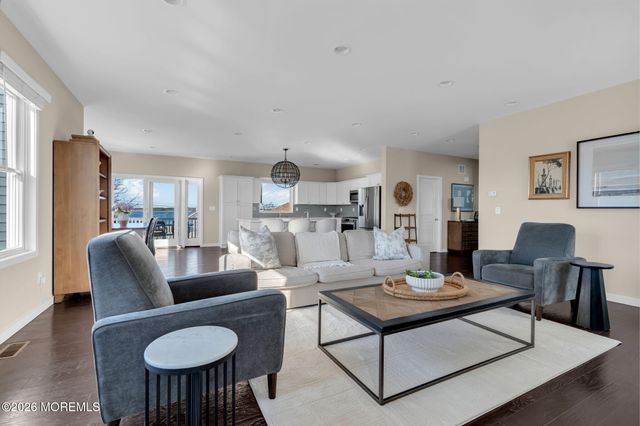 42 Harbor View Lane, Toms River, NJ 08753