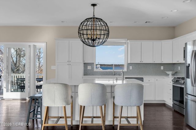 42 Harbor View Lane, Toms River, NJ 08753