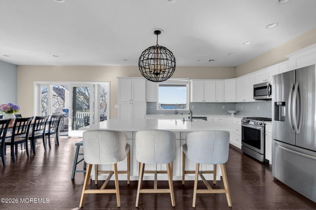 42 Harbor View Lane, Toms River, NJ 08753